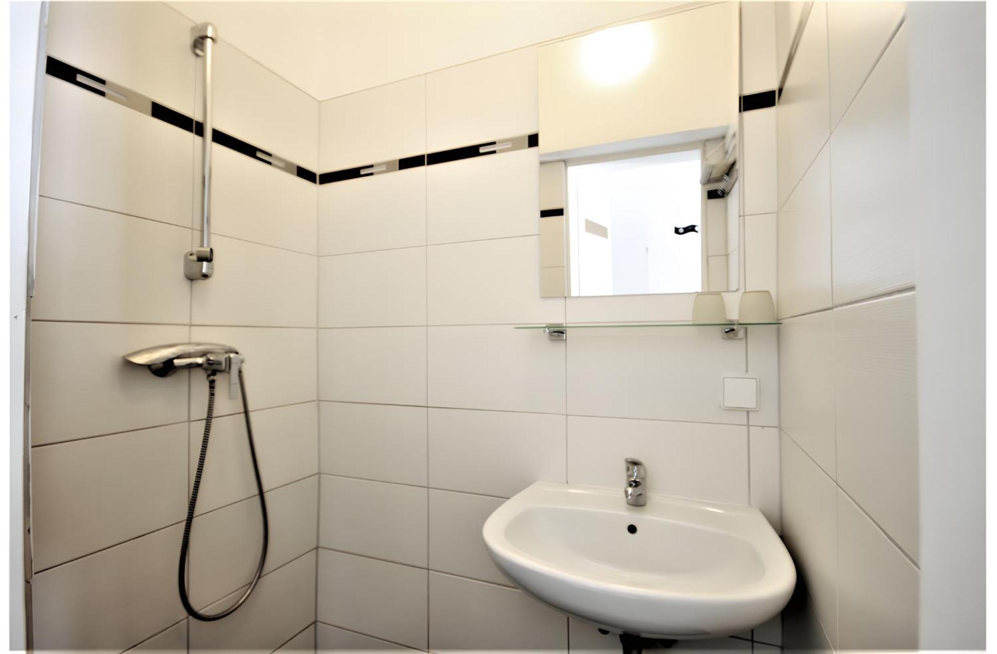 Modern Flat With 2 Rooms, Close To Schoenbrunn فيينا المظهر الخارجي الصورة